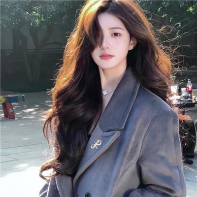 吉丝兰·马克斯韦尔：富淫